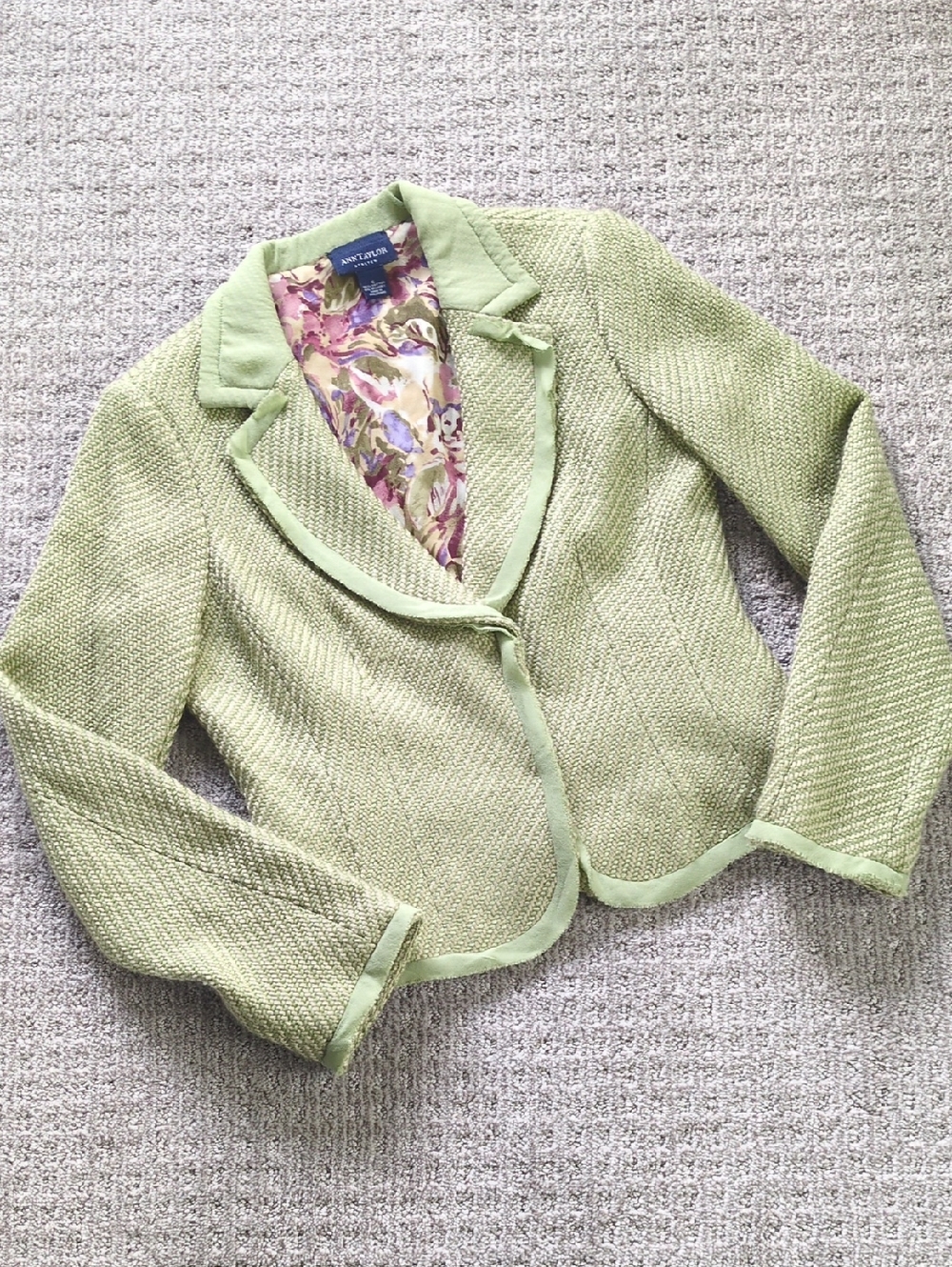GORGEOUS Y2K Ann Taylor Light Green Silk-Trim Feminine Tweed Blazer, Size 6